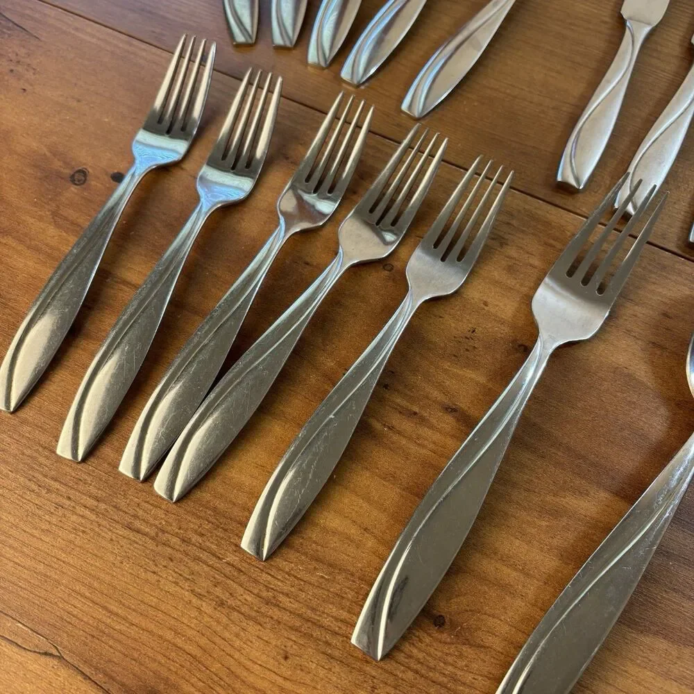 Oneida Camlynn Stainless Flatware Set 16 Pc Knives Forks Teaspoons Tablespoon